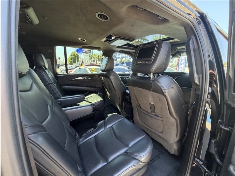 Used 2015 Cadillac Escalade ESV Platinum AWD/4WD image 30