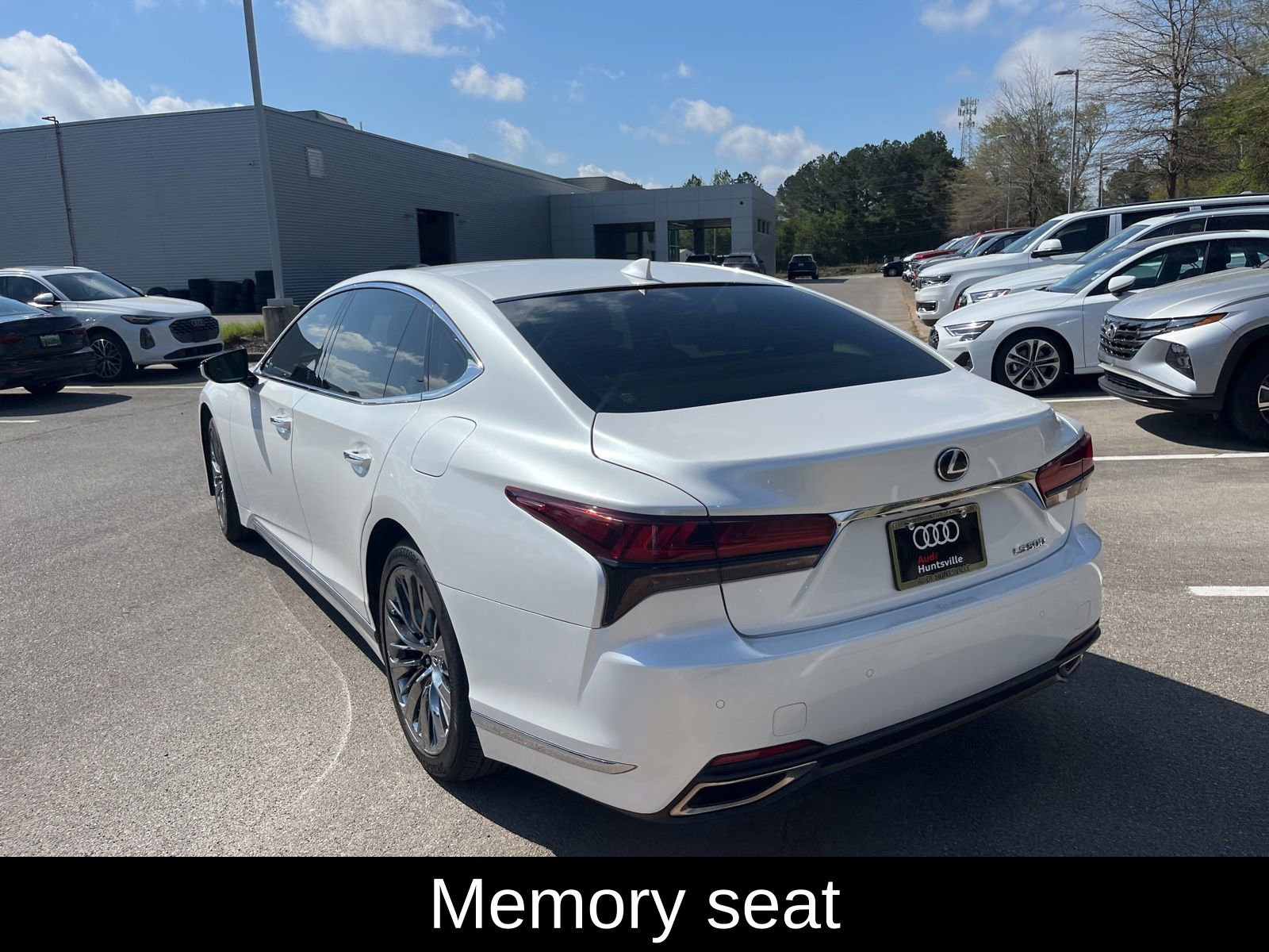 Used 2022 Lexus LS 500 w/ Accessory Package (Z2) RWD image 8