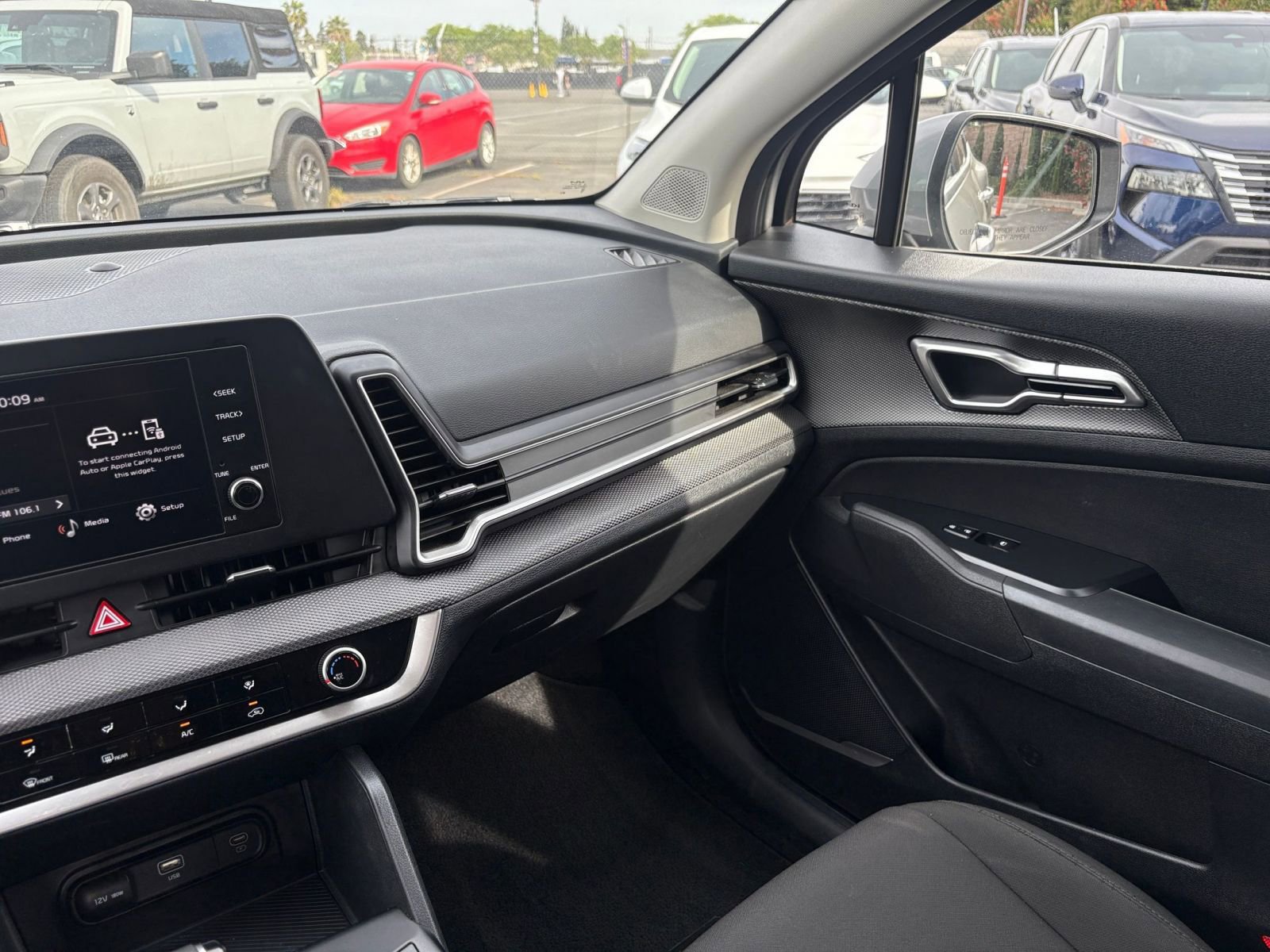 Used 2025 Kia Sportage LX image 34