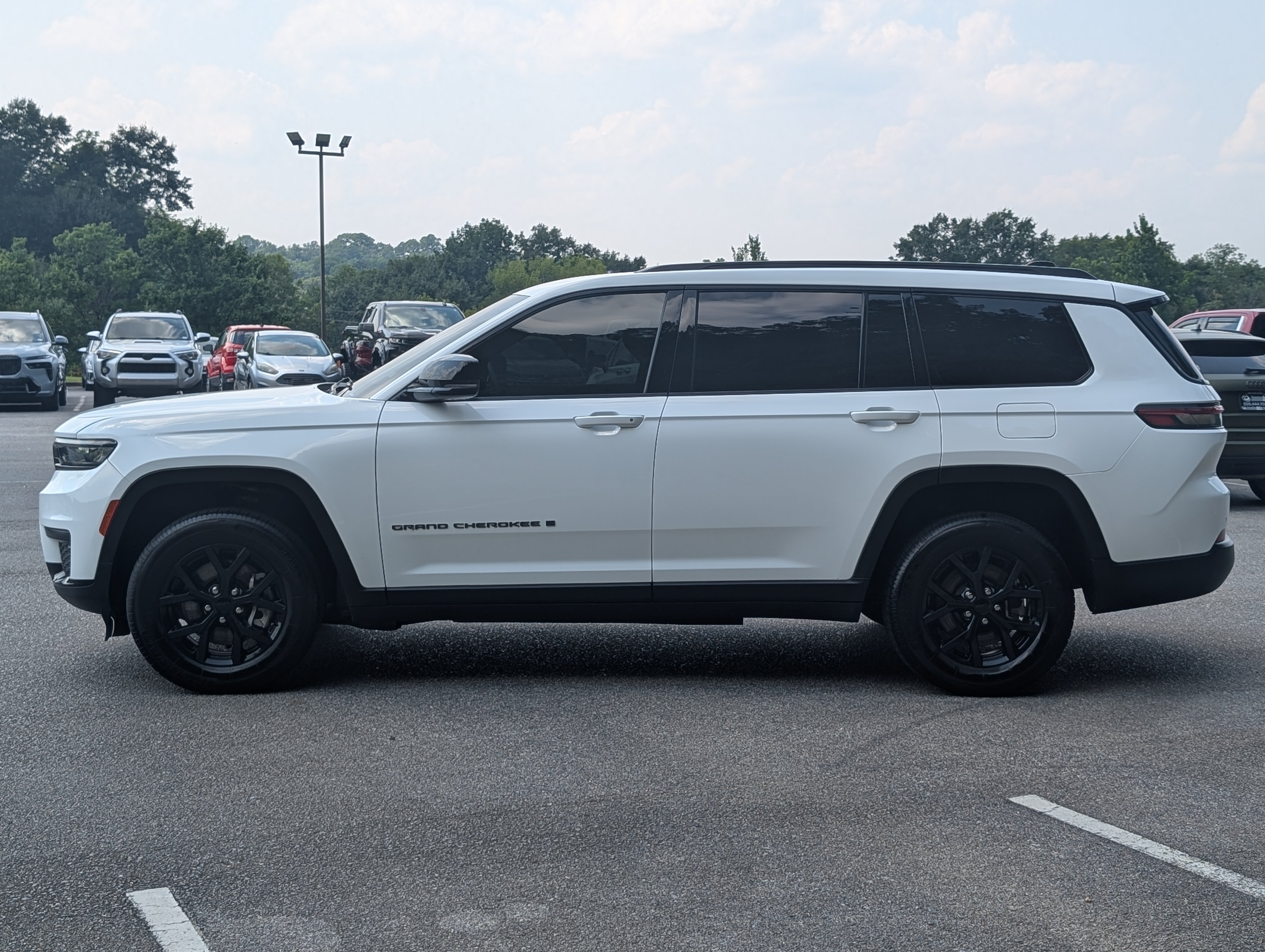 Used 2024 Jeep Grand Cherokee L Laredo AWD/4WD image 6
