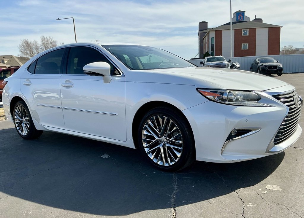 Used 2016 Lexus ES 350 w/ Luxury Package w/Wood Trim image 6