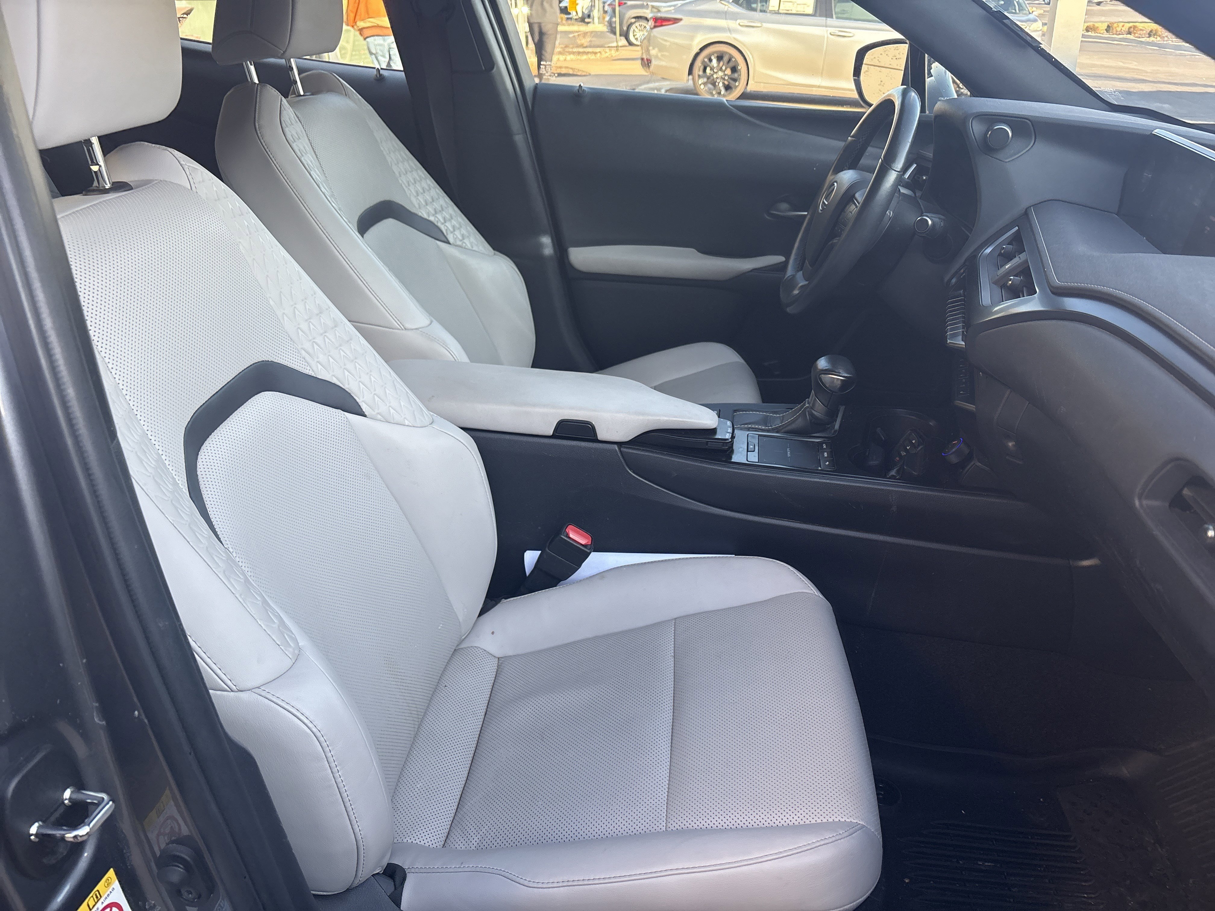 Used 2019 Lexus UX 250h image 32