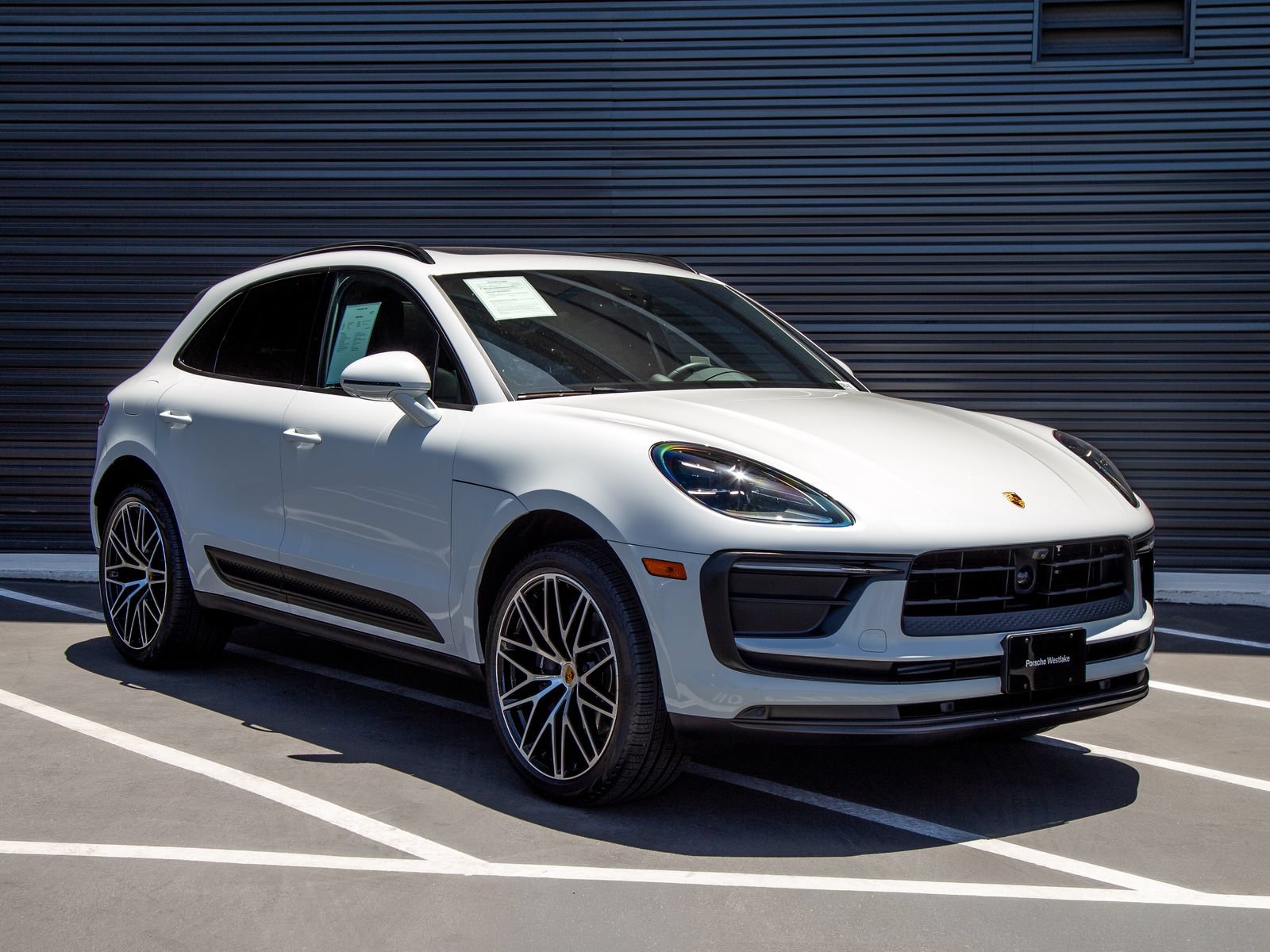 Used 2026 Porsche Macan AWD/4WD image 9