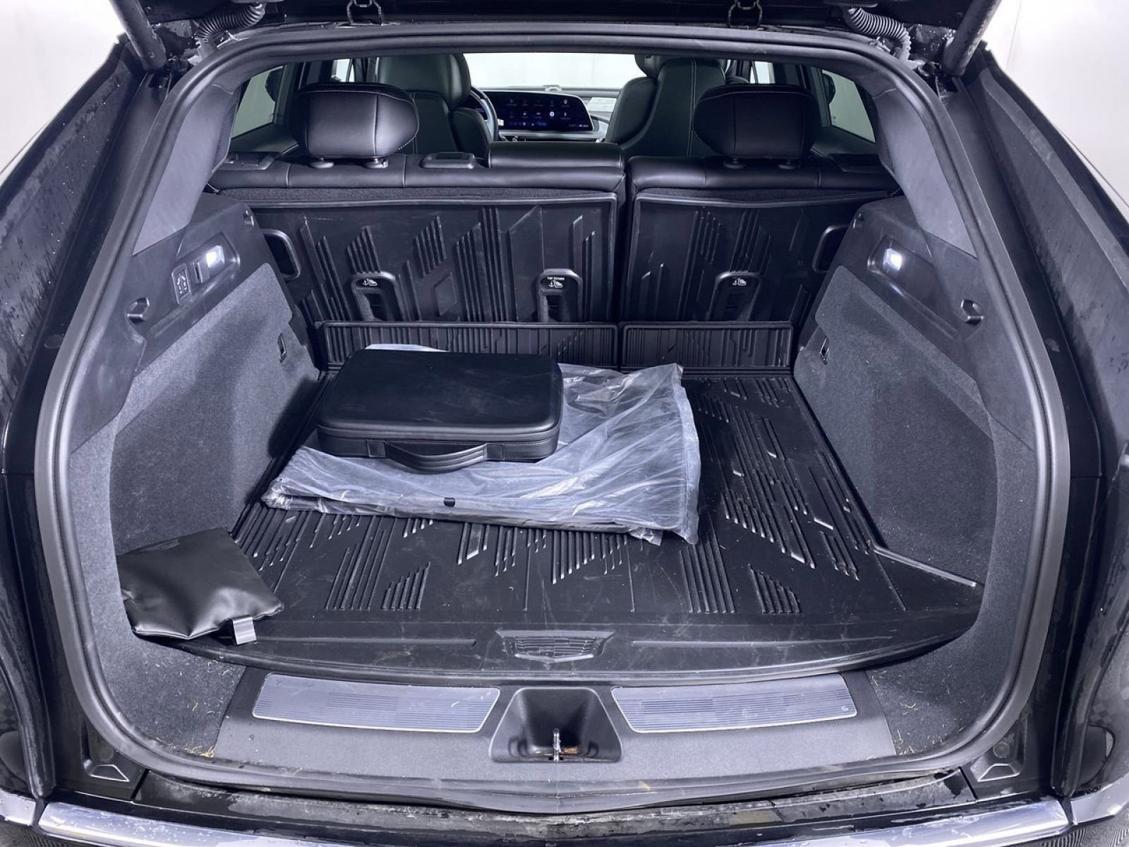 New 2025 Cadillac Lyriq Luxury w/ LPO, Floor Liner Package AWD/4WD image 16