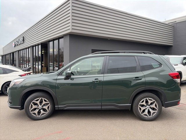 Used 2023 Subaru Forester Premium image 7