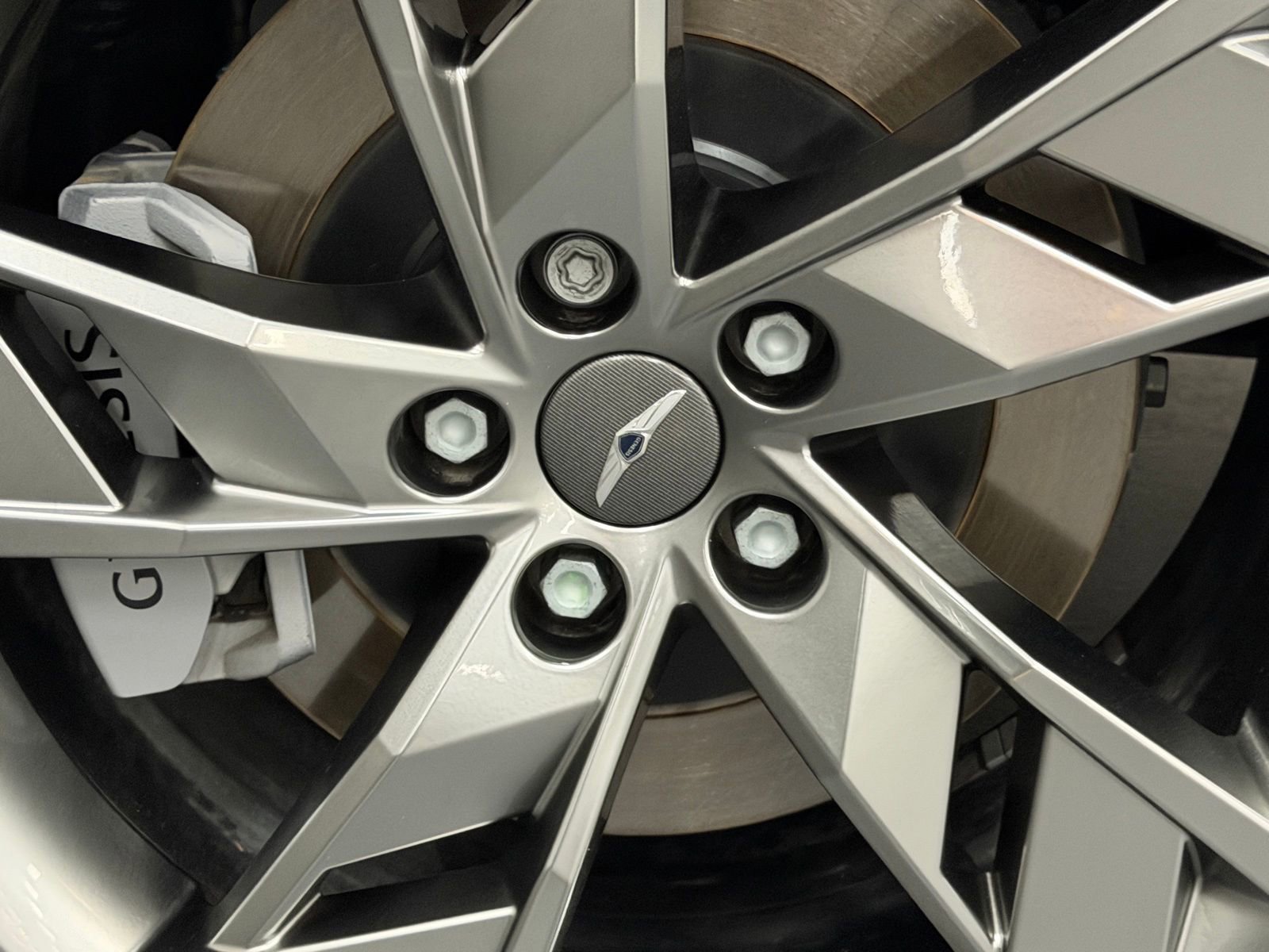Used 2025 Genesis Electrified GV70 Advanced image 18
