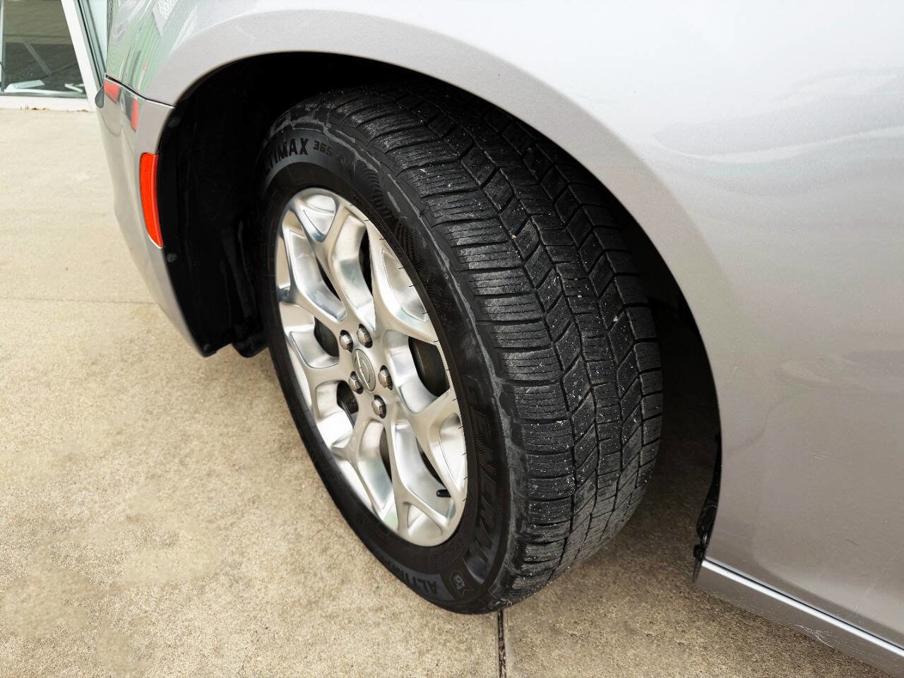 Used 2017 Chrysler 300 C Platinum image 42