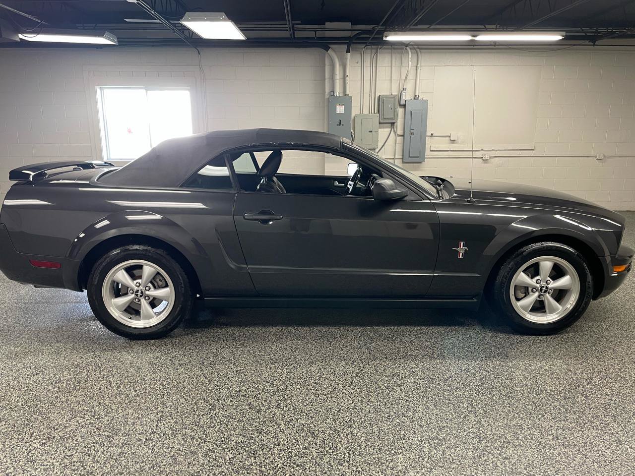 Used 2007 Ford Mustang Convertible RWD image 4