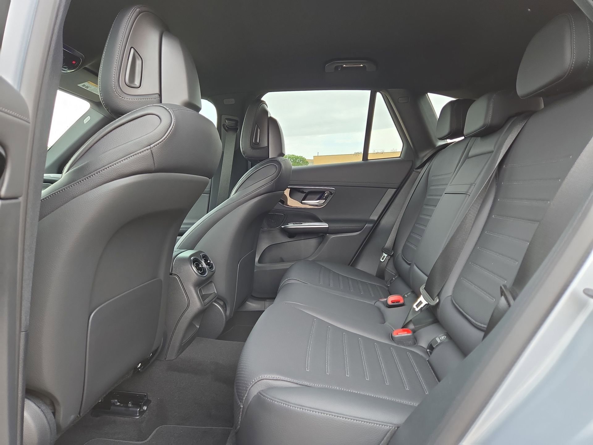 New 2025 Mercedes-Benz GLC 350e 4MATIC image 13