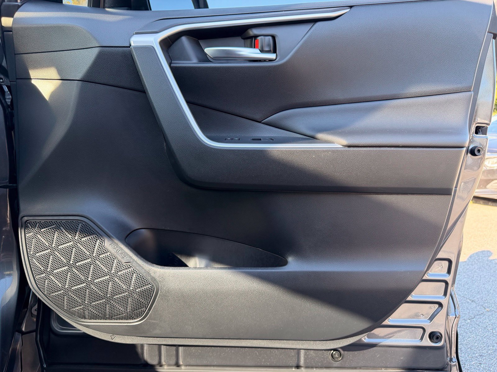 Used 2019 Toyota RAV4 XLE Premium FWD image 35