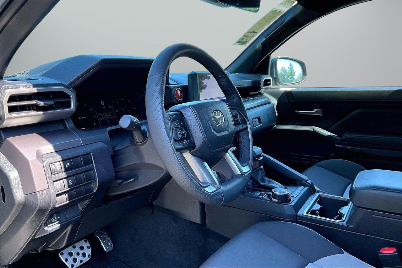 Used 2025 Toyota Tacoma TRD Sport AWD/4WD image 18