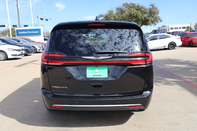Used 2026 Chrysler Pacifica Select image 7