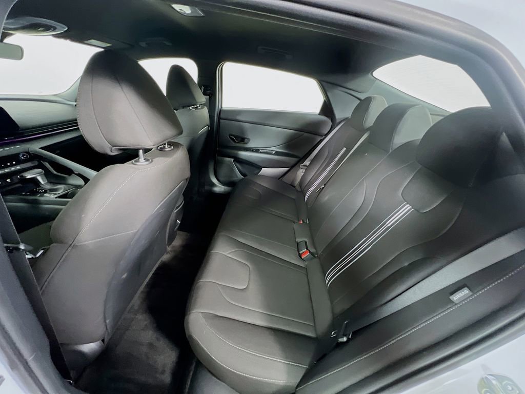 Certified 2025 Hyundai Elantra SEL image 23