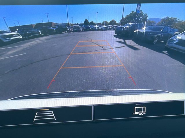 Used 2022 Chevrolet Suburban 4WD image 13