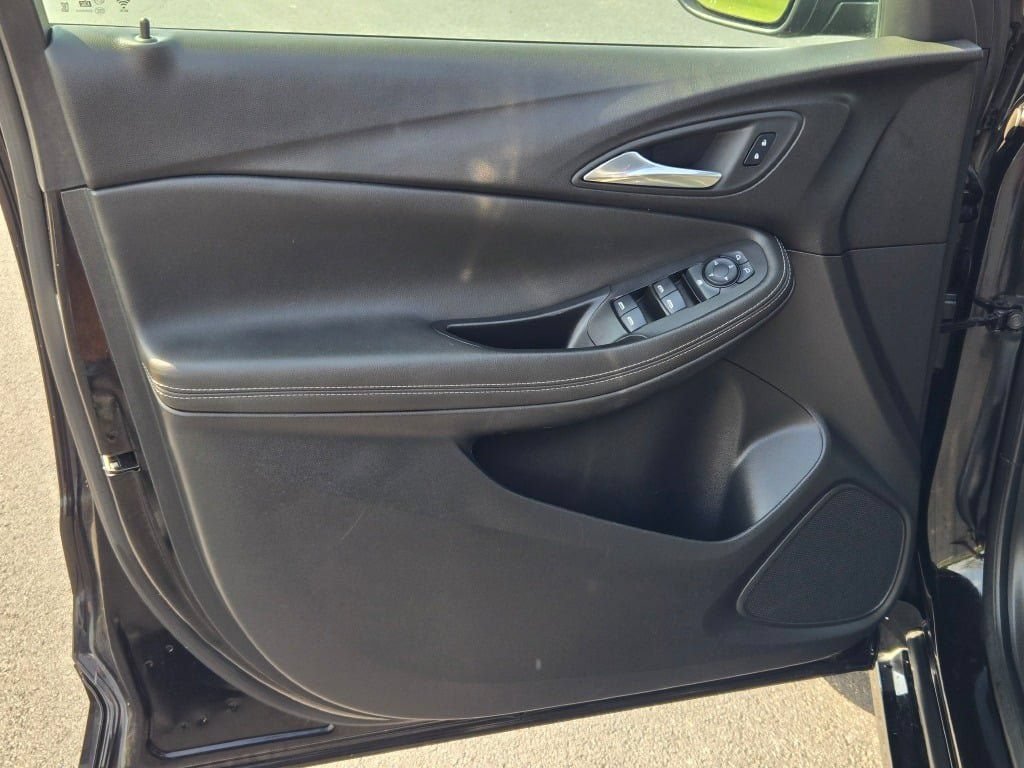 Used 2024 Buick Encore GX Sport Touring FWD image 17