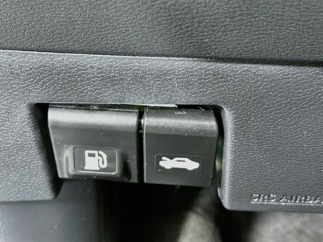 Used 2024 Nissan Versa SV FWD image 21