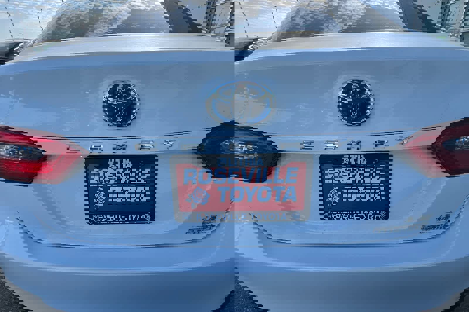 Used 2018 Toyota Camry LE FWD image 19