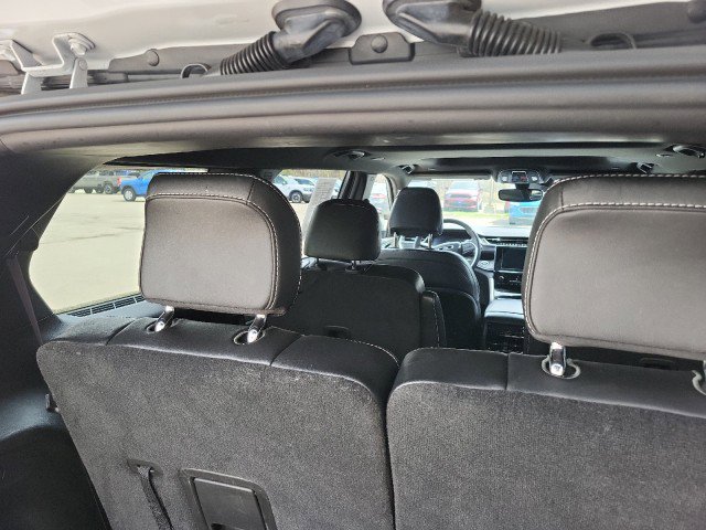 Used 2023 Jeep Grand Cherokee L Laredo AWD/4WD image 8