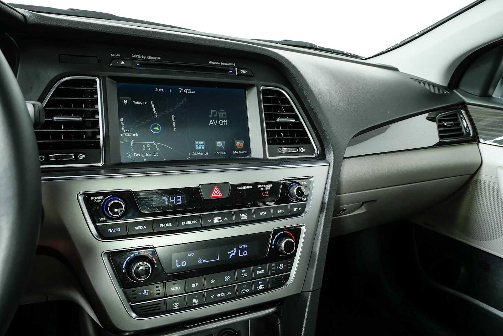 Used 2017 Hyundai Sonata Limited w/ Ultimate Package 04 FWD image 12