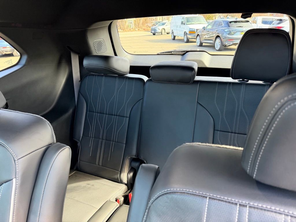 Used 2025 Buick Enclave Avenir w/ Super Cruise Package image 10