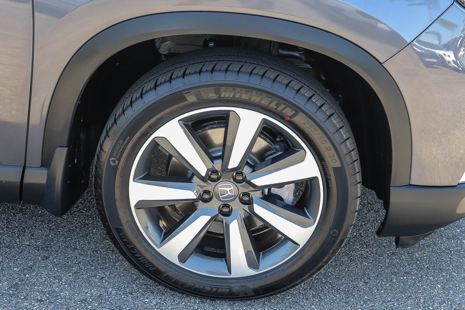Certified 2025 Honda Pilot Touring image 7