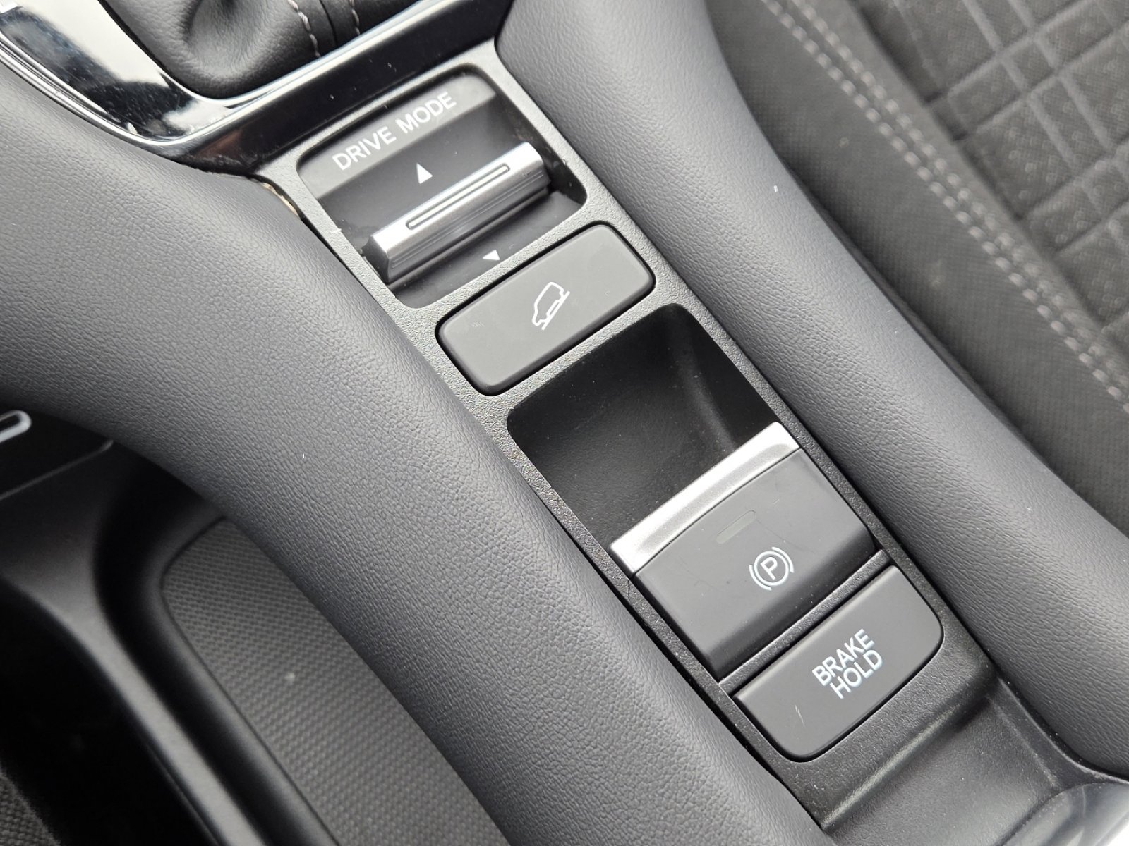 Used 2025 Honda HR-V LX image 8