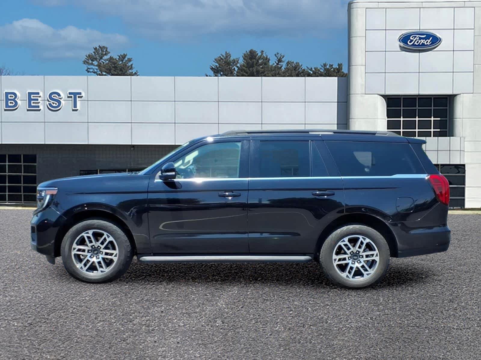Used 2025 Ford Expedition Active AWD/4WD image 2