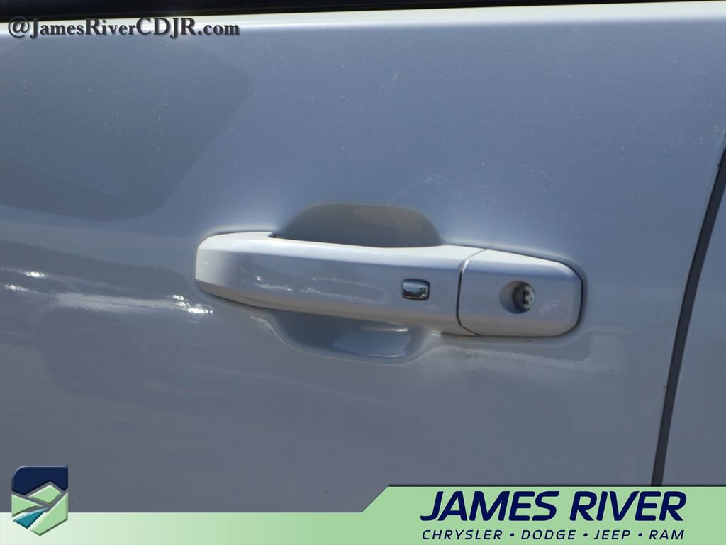 Used 2020 Chevrolet Silverado 2500 LT w/ Texas Edition AWD/4WD image 19