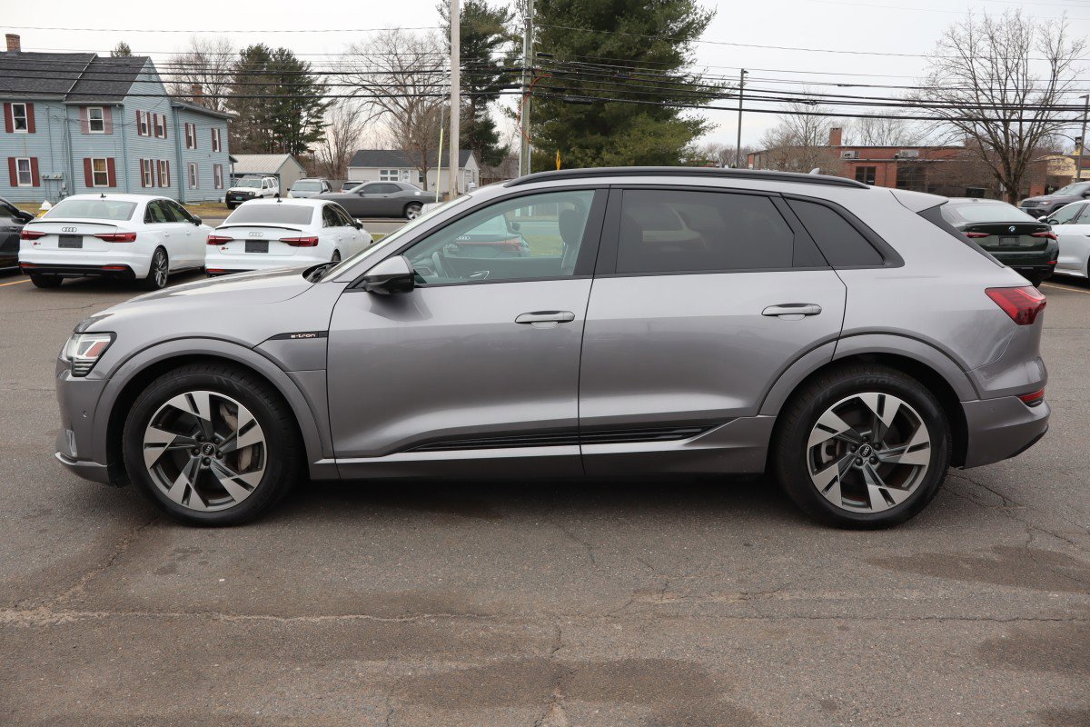 Used 2021 Audi e-tron Premium w/ Convenience Plus Package image 9