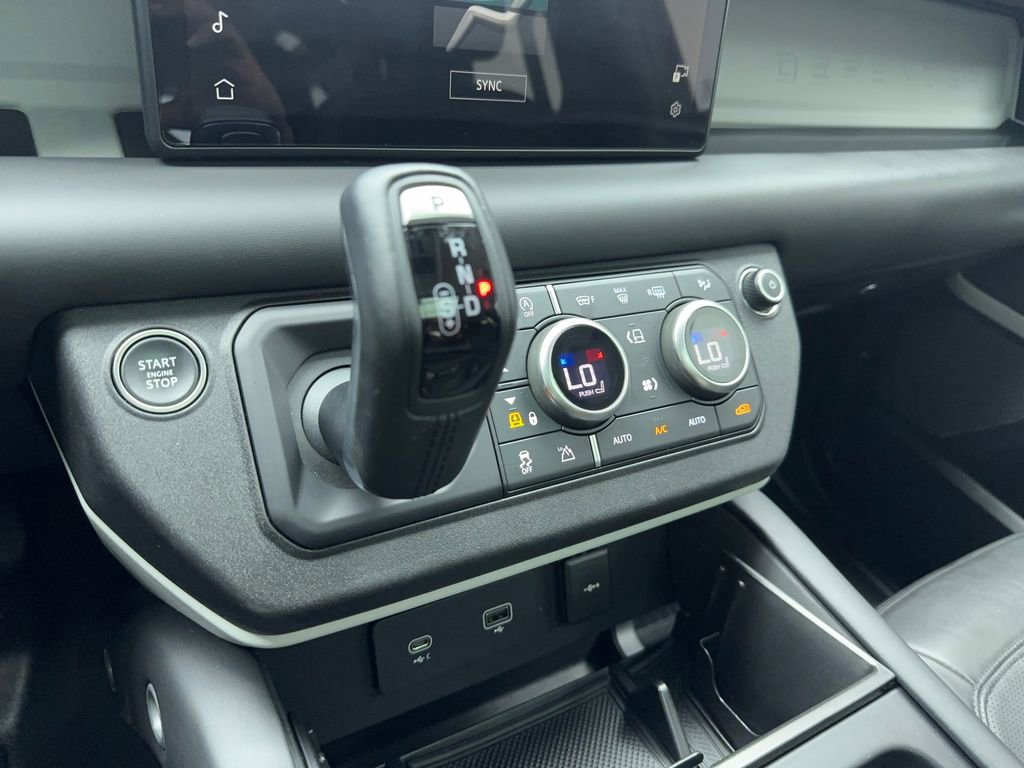 Used 2024 Land Rover Defender 110 S image 30