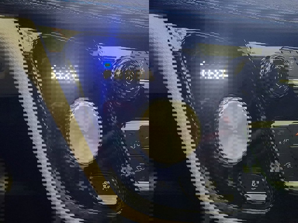 Used 2021 Chrysler Pacifica Touring-L image 17