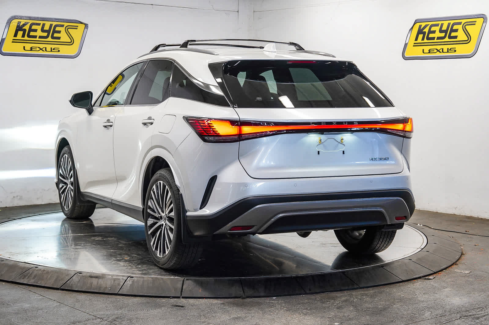 Used 2025 Lexus RX 350 Premium Plus FWD image 2