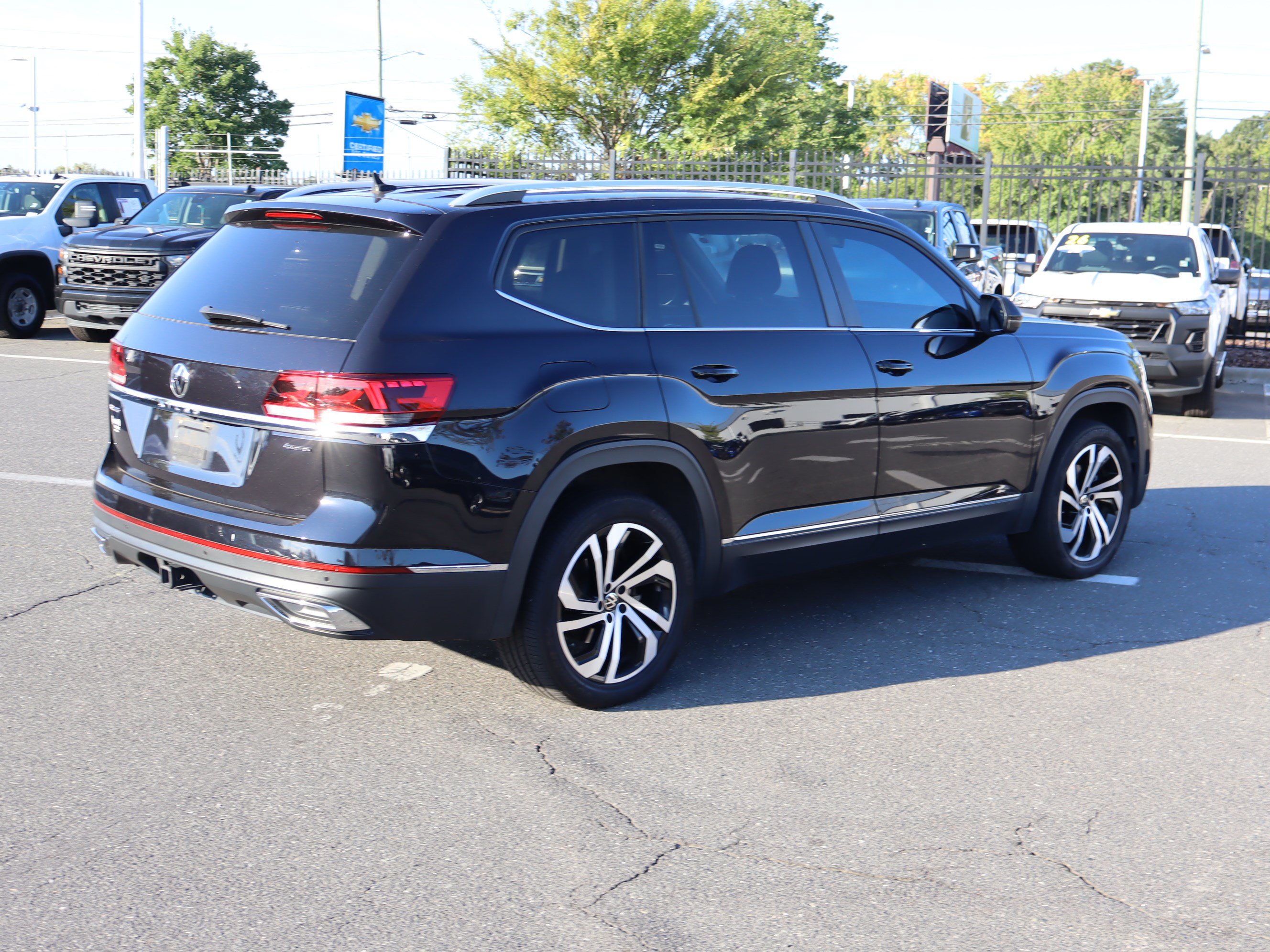Used 2023 Volkswagen Atlas SEL AWD/4WD image 10