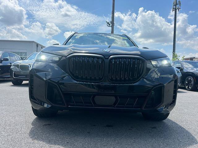 New 2026 BMW X5 xDrive50e w/ M Sport Package AWD/4WD image 2