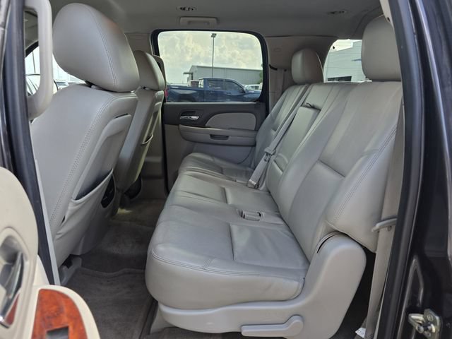 Used 2011 Chevrolet Suburban LT RWD image 19