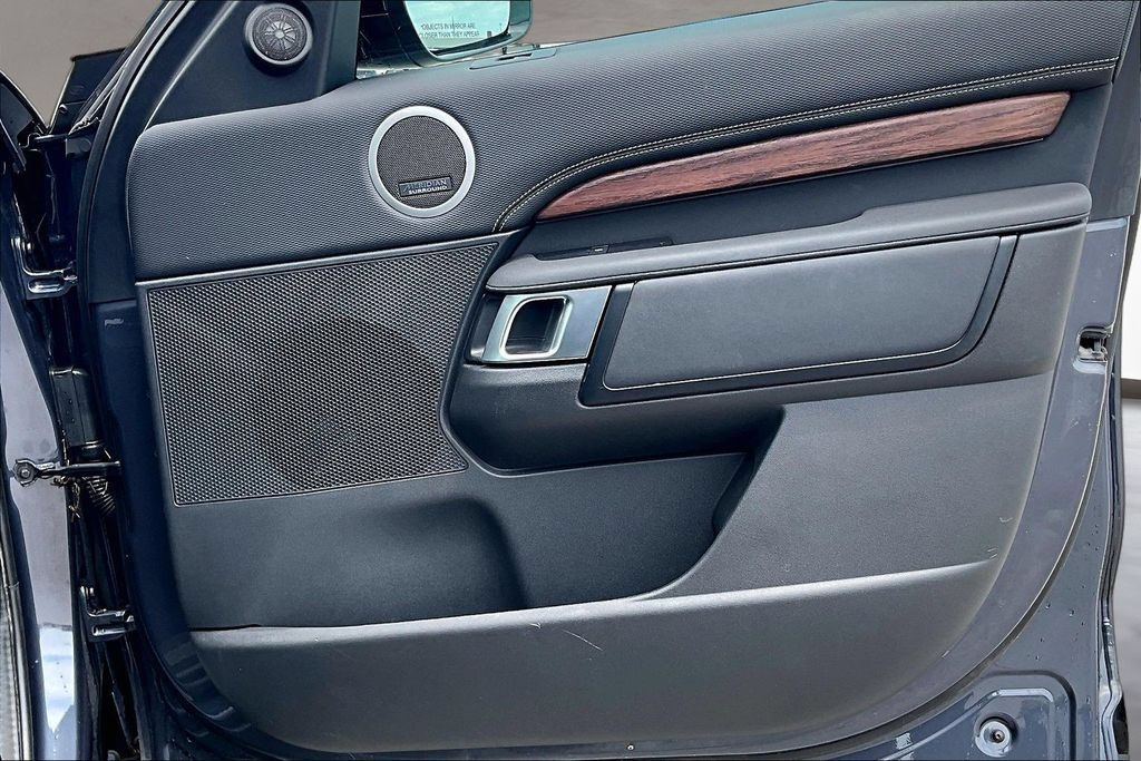 Used 2024 Land Rover Discovery Dynamic SE AWD/4WD image 18