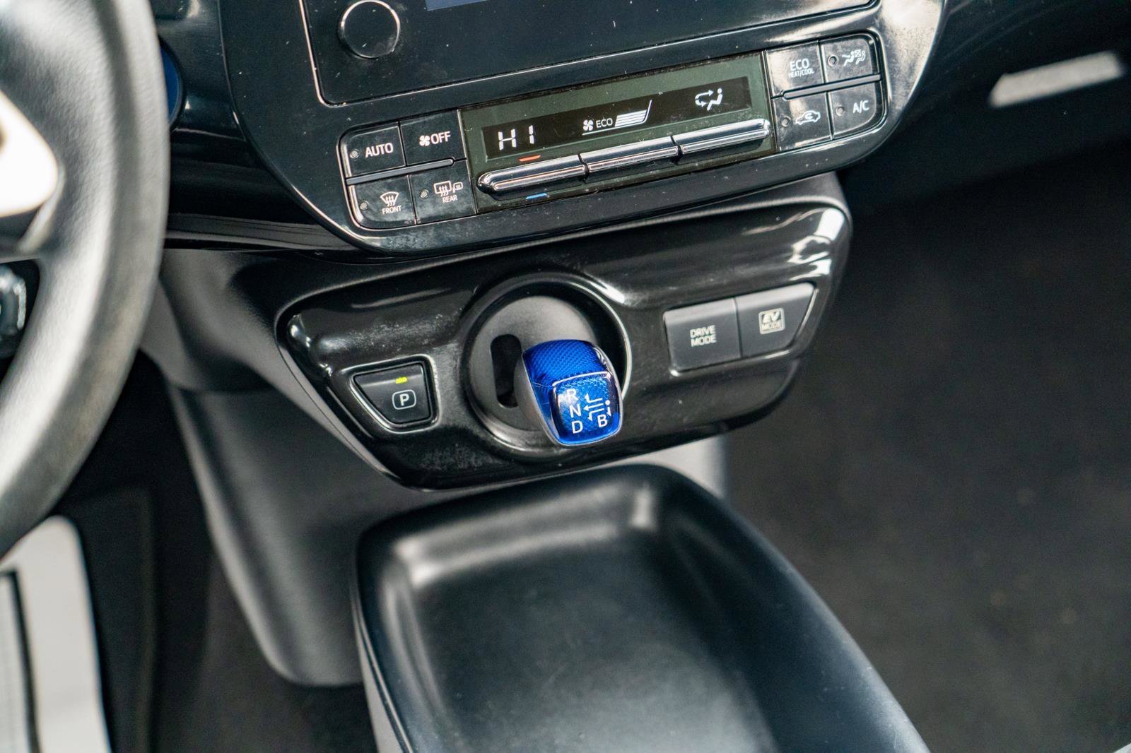 Used 2016 Toyota Prius Two image 19