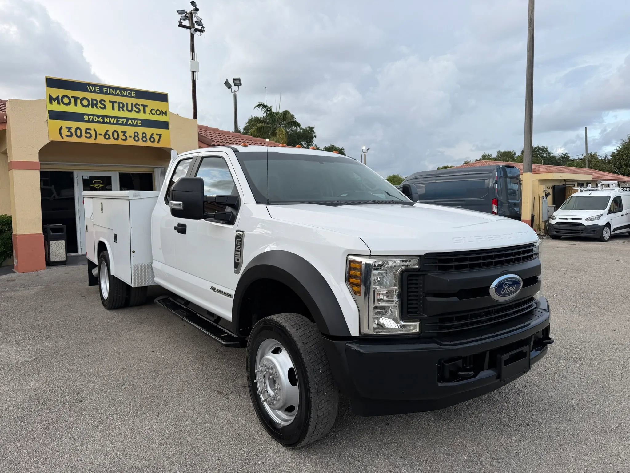 Used 2019 Ford F450 XLT DRW w/ Power Equipment Group RWD image 9