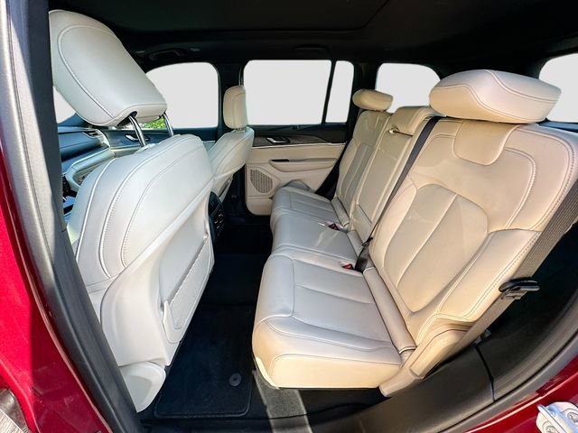 Used 2025 Jeep Grand Cherokee Limited w/ Luxury Tech Group II image 25