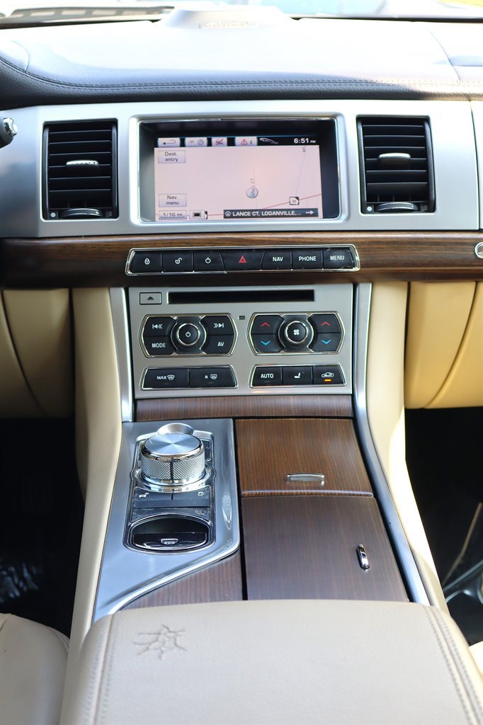 Used 2013 Jaguar XF RWD image 14