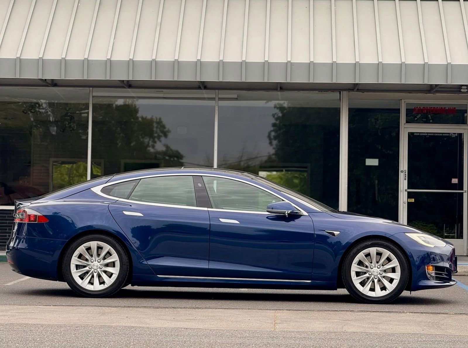 Used 2017 Tesla Model S 90D image 4