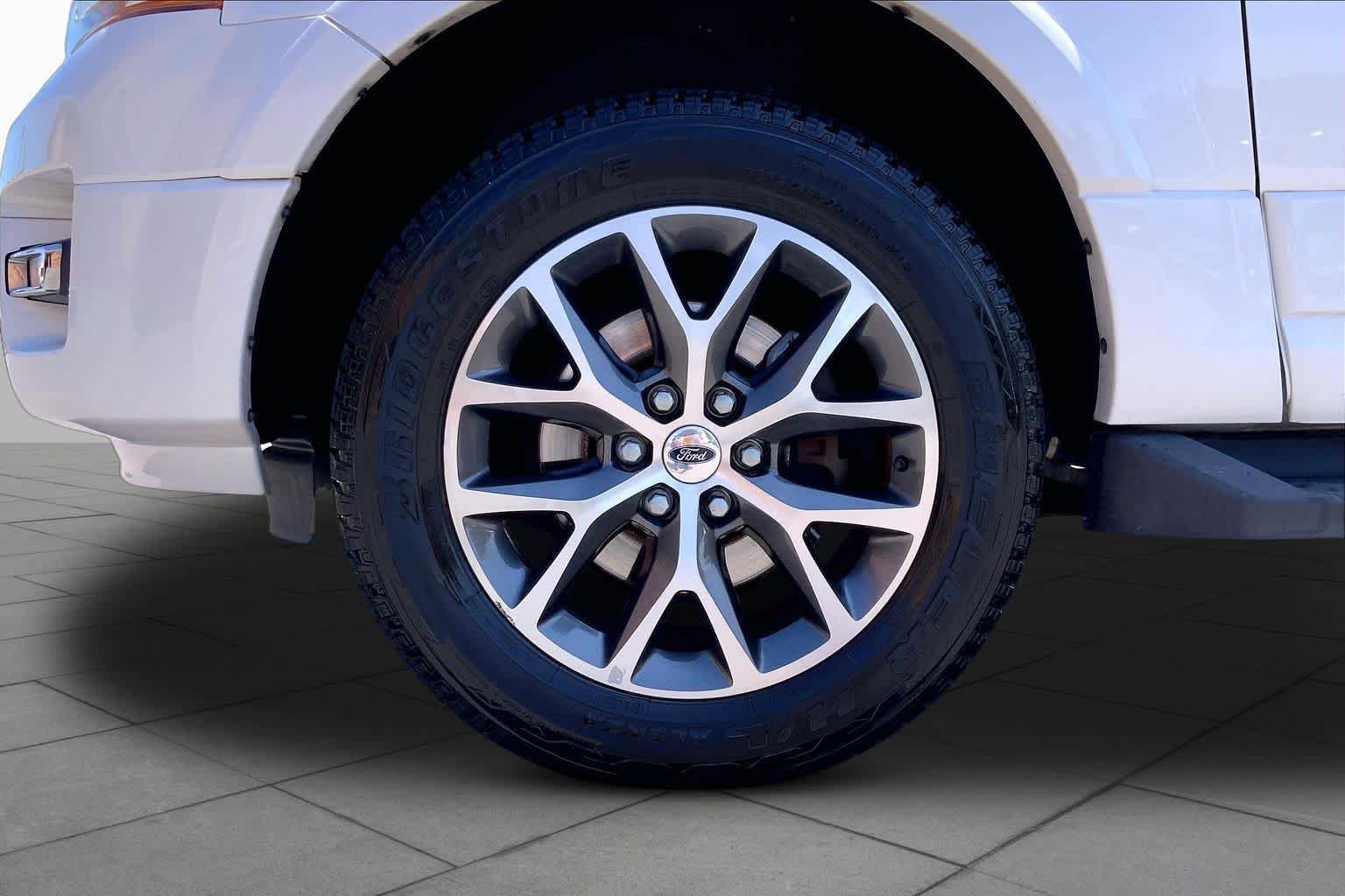 Used 2017 Ford Expedition XLT w/ Equipment Group 202A RWD image 11