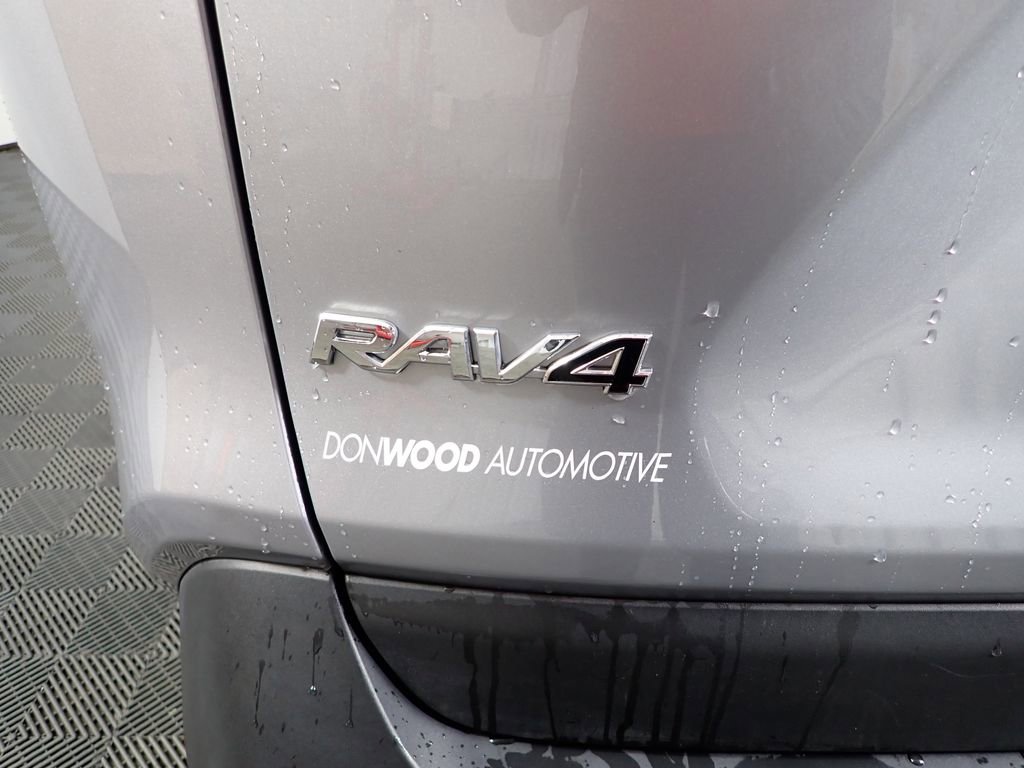 Used 2023 Toyota RAV4 XLE Premium image 15