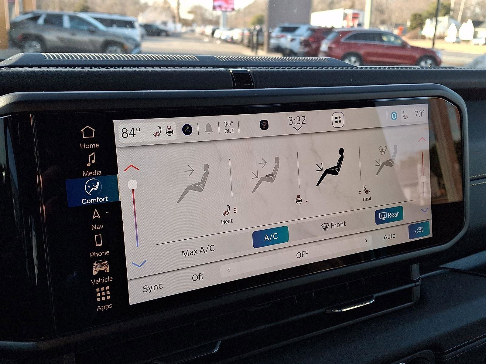 Used 2024 Jeep Wrangler Unlimited Sahara w/ Technology Group image 16