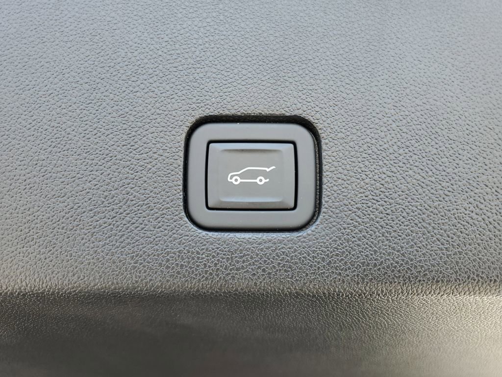 Used 2025 Cadillac XT6 Luxury AWD/4WD image 28