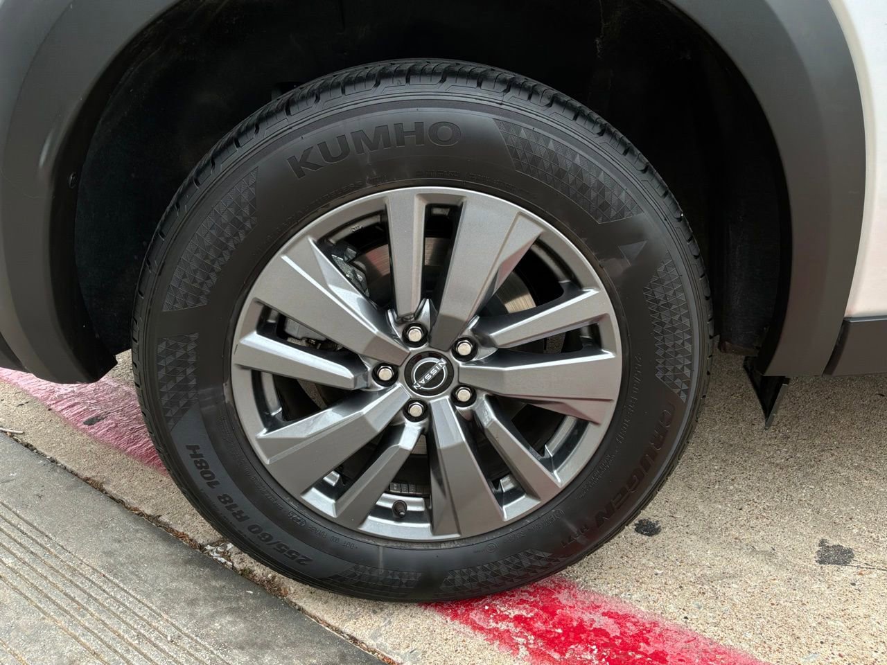 Used 2025 Nissan Pathfinder SV image 9