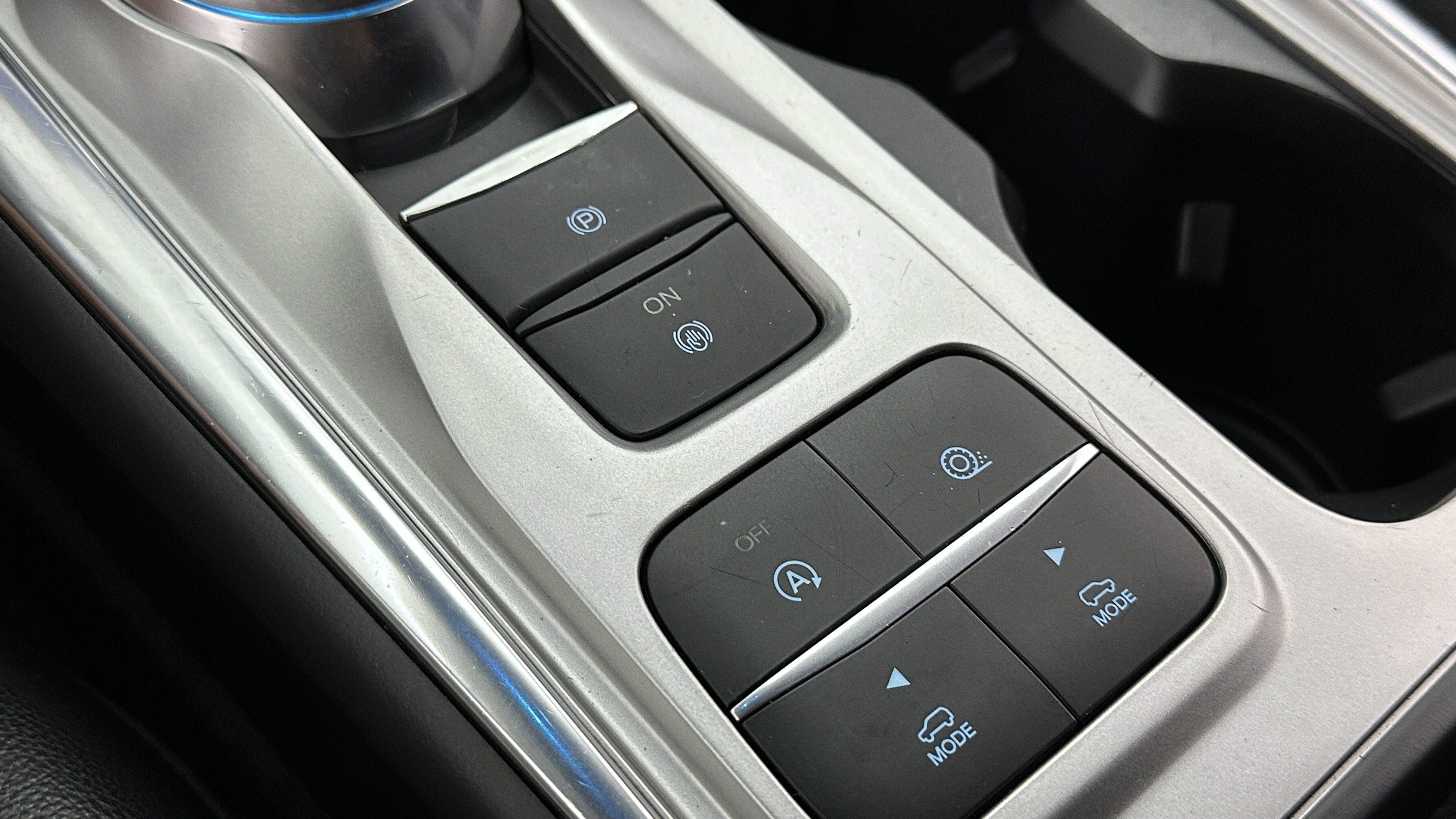 Used 2020 Ford Explorer XLT w/ Equipment Group 202A image 19