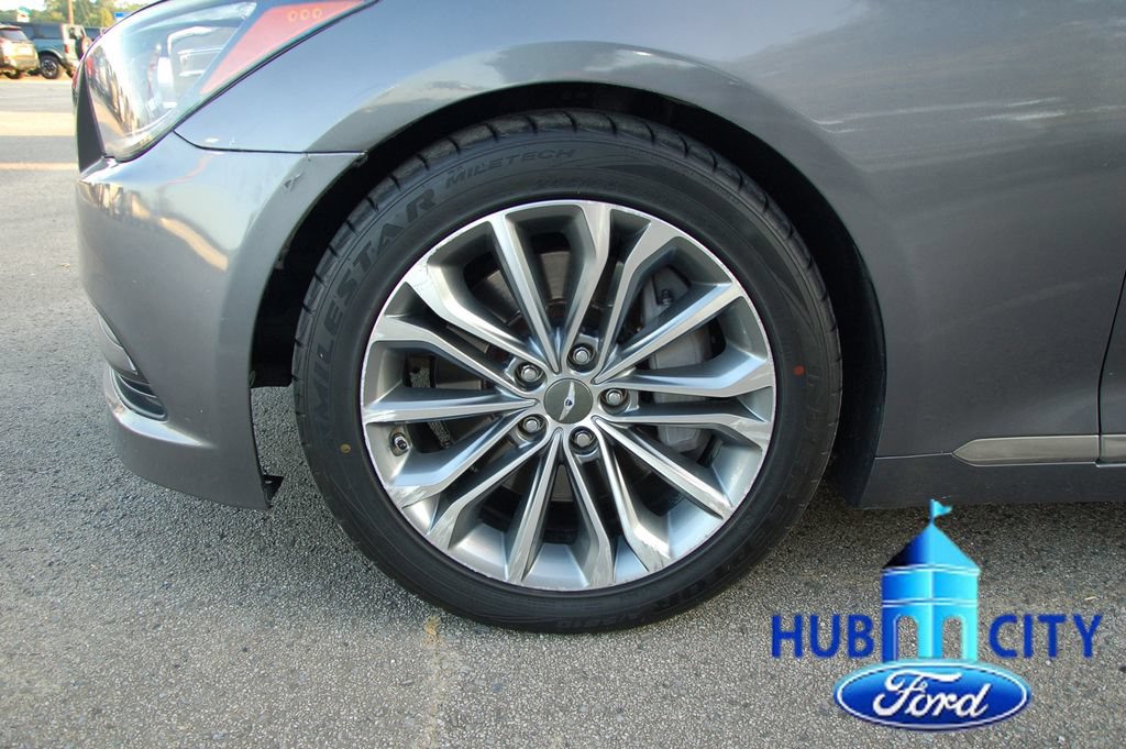 Used 2016 Hyundai Genesis 3.8 w/ Option Group 02 RWD image 9