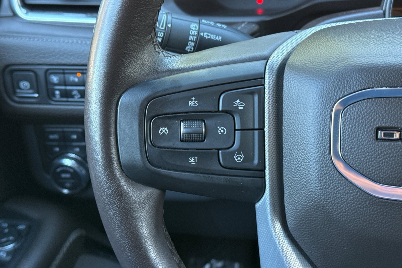 Used 2024 GMC Yukon XL Denali w/ Denali Reserve Package image 32