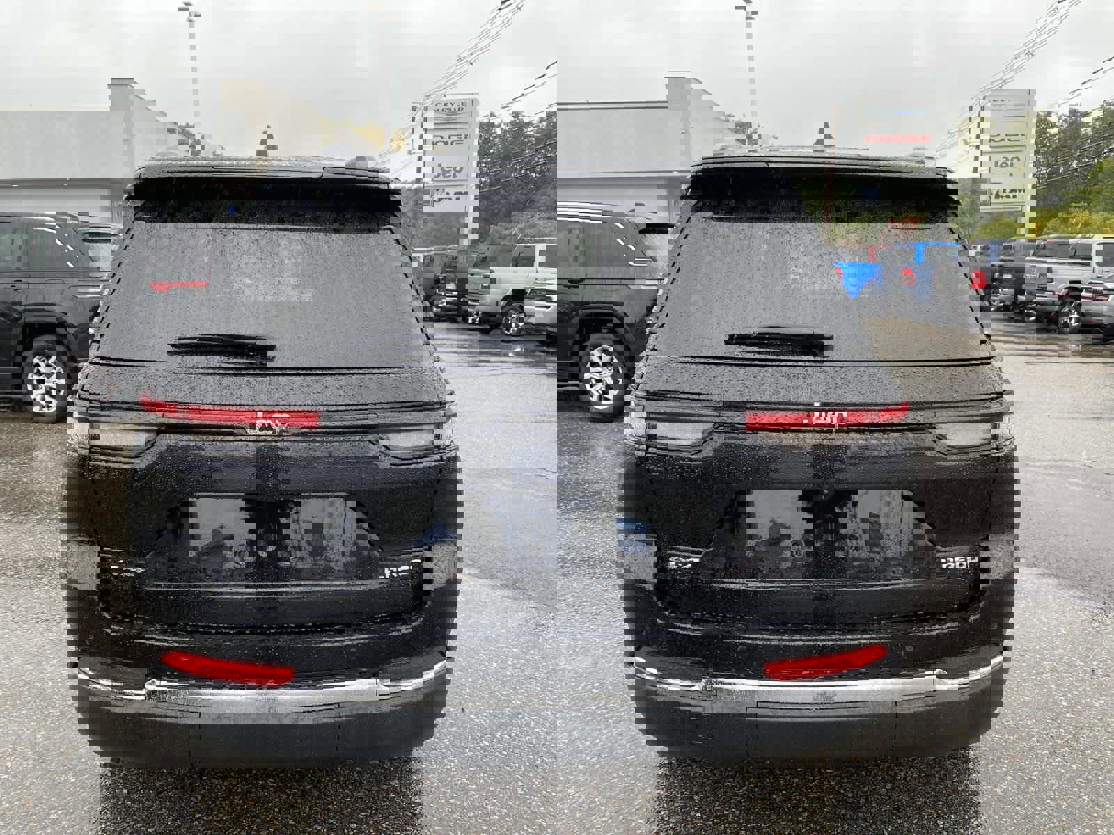 Certified 2023 Jeep Grand Cherokee Laredo image 4